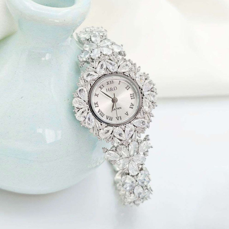 ساعت مچی عقربه ای نقره زنانه مدل 04