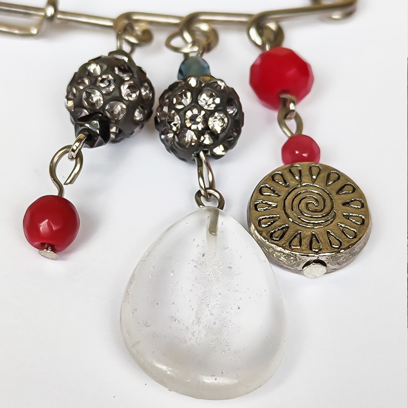 سنجاق سینه زنانه مدل اراک سنجاق سینه زنانه مدل اراک