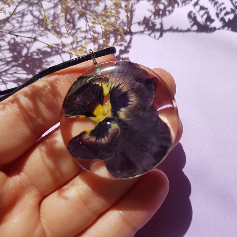 گردنبند دخترانه مدل رزینی گل بنفشه گردنبند دخترانه مدل رزینی گل بنفشه