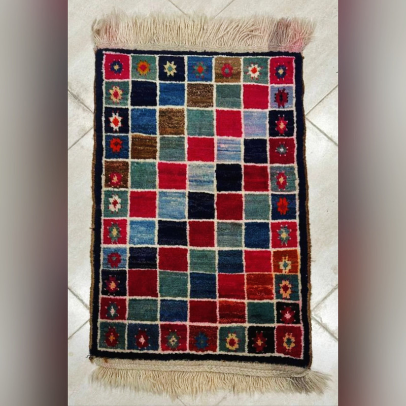 گبه سنتی قشقایی یک متری طرح شطرنجی مدل G11 زمینه رنگی