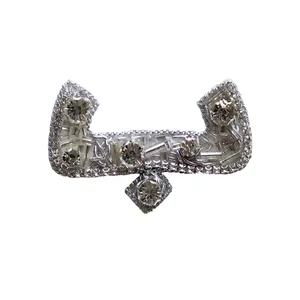 گل سینه زنانه مدل  حروف