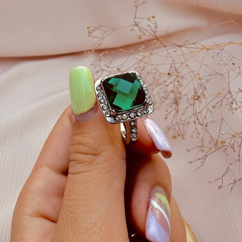 انگشتر زنانه مدل مربع نگینی کد kr