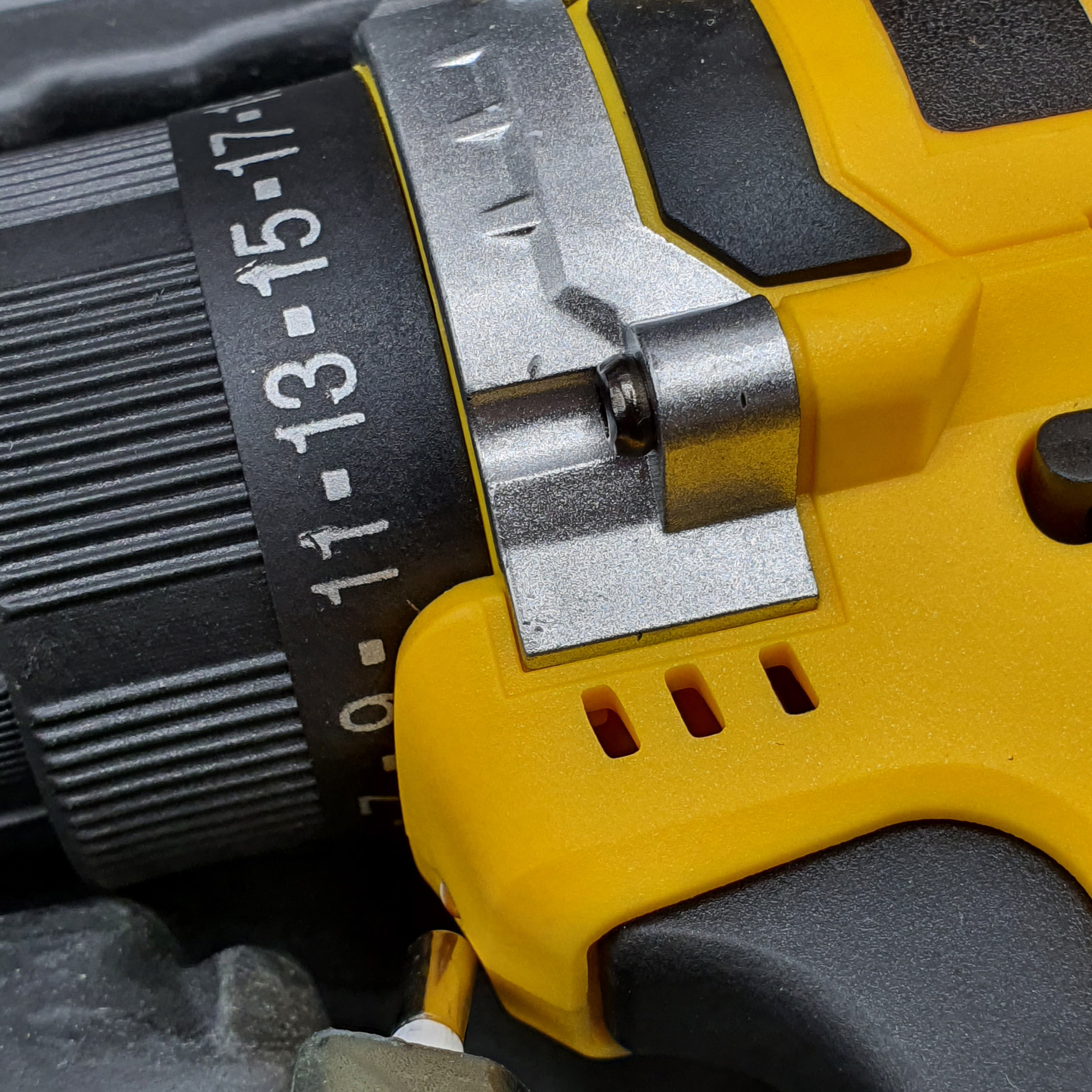 مجموعه 26 عددی دریل پیچ گوشتی شارژی دی ال تی سی مدل LD052 مجموعه 26 عددی دریل پیچ گوشتی شارژی دی ال تی سی مدل LD052