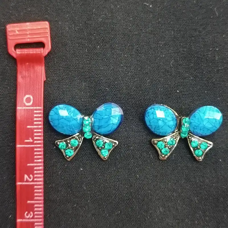 گوشواره زنانه مدل پاپیون نگین دار