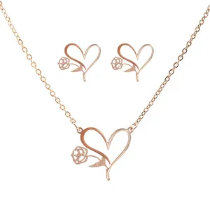 نیم ست  زنانه  طرح  قلب و گل کد 730