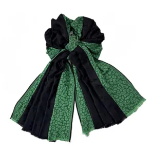 شال زنانه مدل نخی ژاکارد حاشیه پلنگی