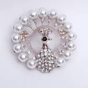 گل سینه زنانه مدل طاووس