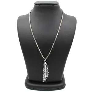 گردنبند مردانه رزالیا طرح پر مدل NM-SSC-6