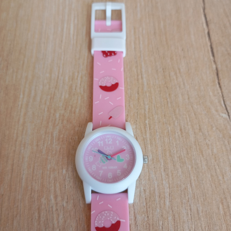 ساعت مچی عقربه ای بچگانه کیو اند کیو مدل VP34J062Y-10