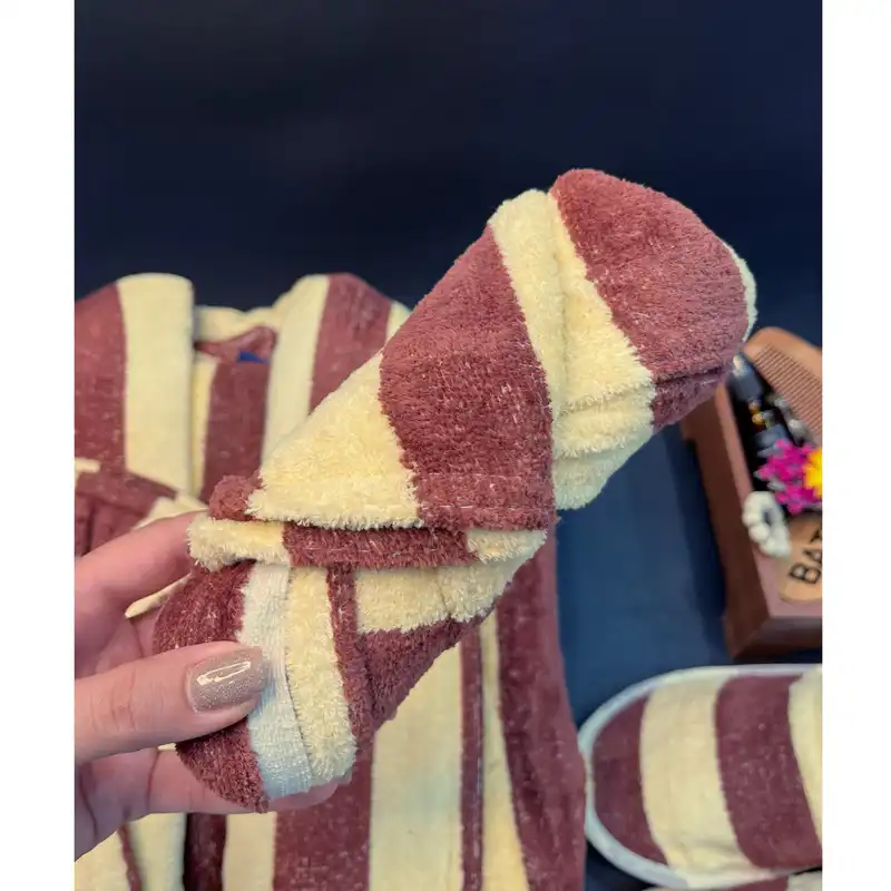 سرویس حوله پالتویی ۴ تکه حریرناز مدل سافت کد HZ01 سایز ۱۲۵