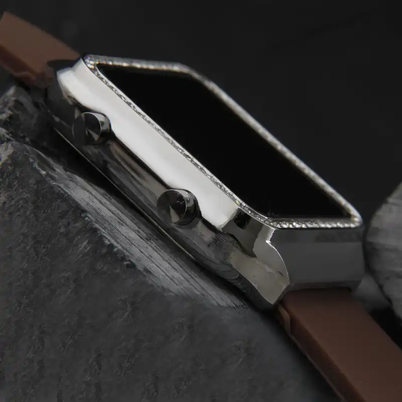 ساعت مچی دیجیتال زنانه مدل  بند سیلیکونی نگین دار کد WHW_287