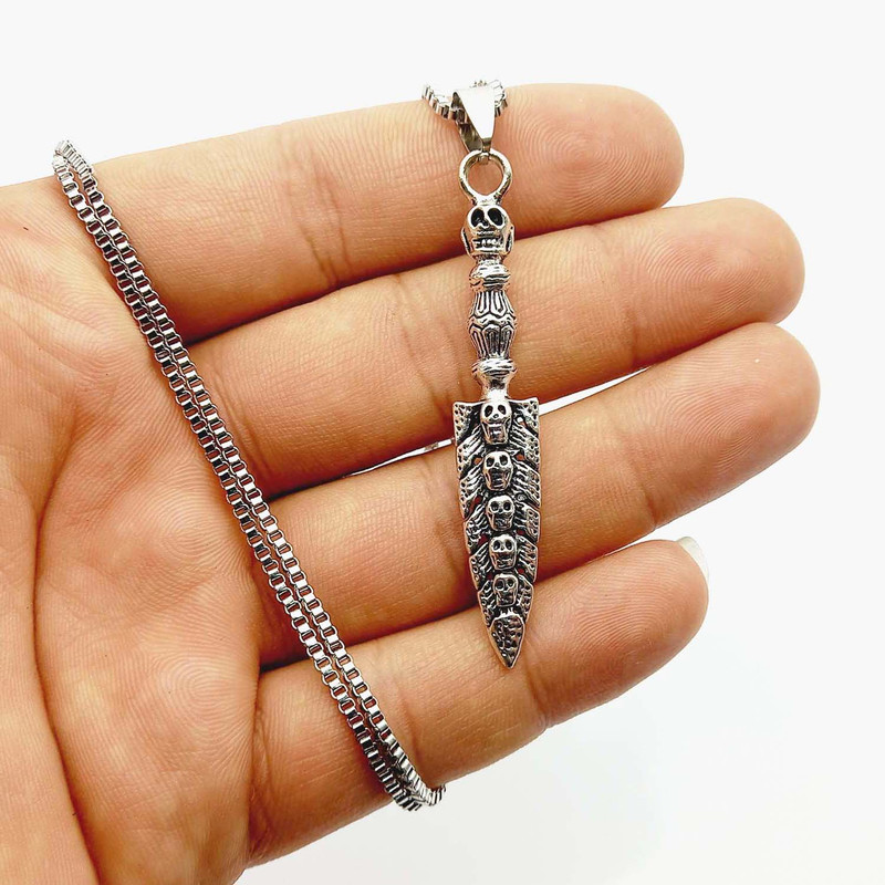 گردنبند مردانه طرح شمشیر و جمجمه مدل دوطرفه کد 530GAM گردنبند مردانه طرح شمشیر و جمجمه مدل دوطرفه کد 530GAM