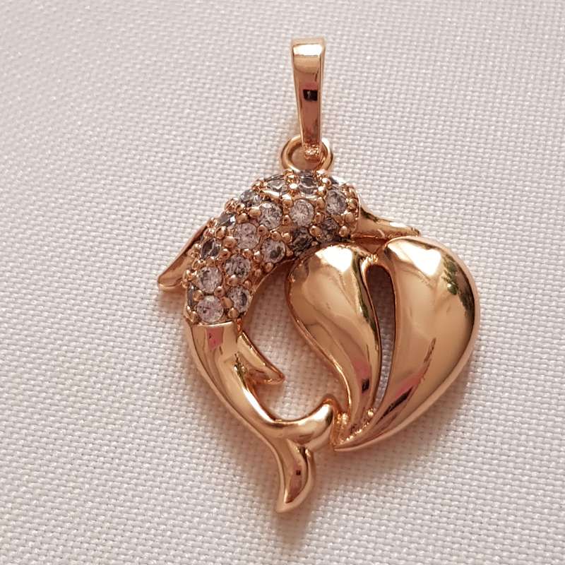 آویز گردنبند زنانه ژوپینگ مدل دلفین قلب نگینی 131 آویز گردنبند زنانه ژوپینگ مدل دلفین قلب نگینی 131