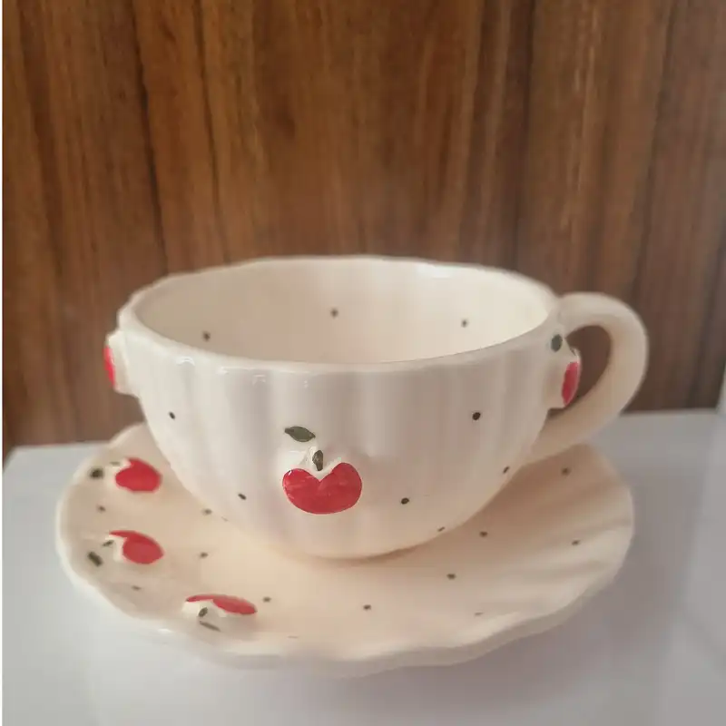 ست فنجان و نعلبکی سرامیکی مدل سیب کد 1250