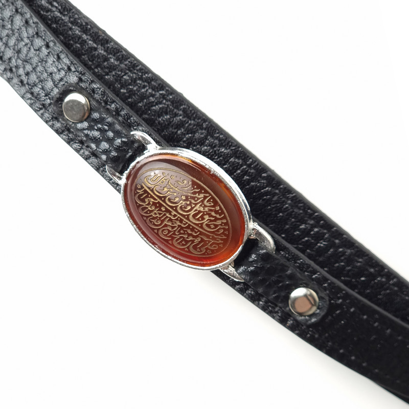 دستبند مدل چرم و عقیق طرح ومن یتق الله کد 111