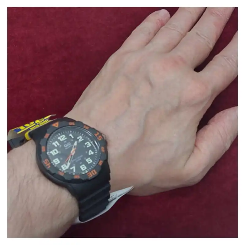ساعت مچی عقربه ای کیو اند کیو مدل VR18J008Y