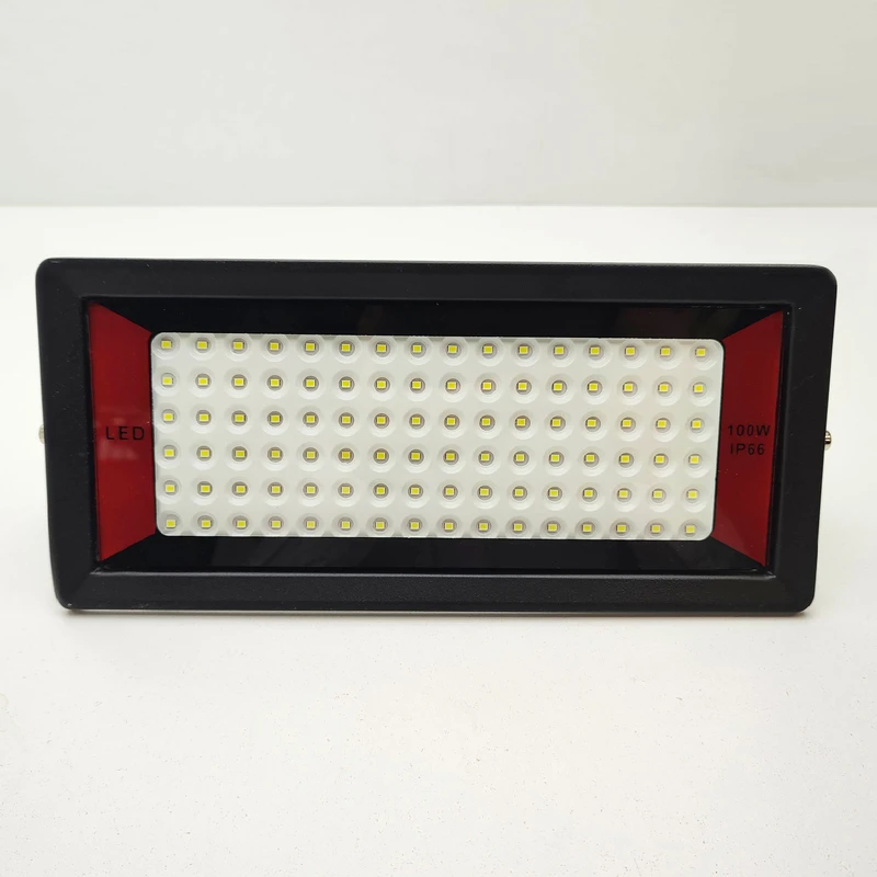 عکس شماره 2 : پروژکتور ال-ای-دی 100 وات مدل dream cast طرح ip66