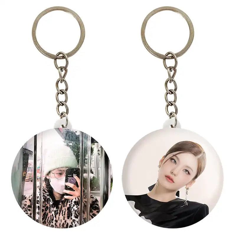 جاکلیدی خندالو مدل یجی گروه ایتزی ITZY کد 2021120208 مجموعه 2 عددی