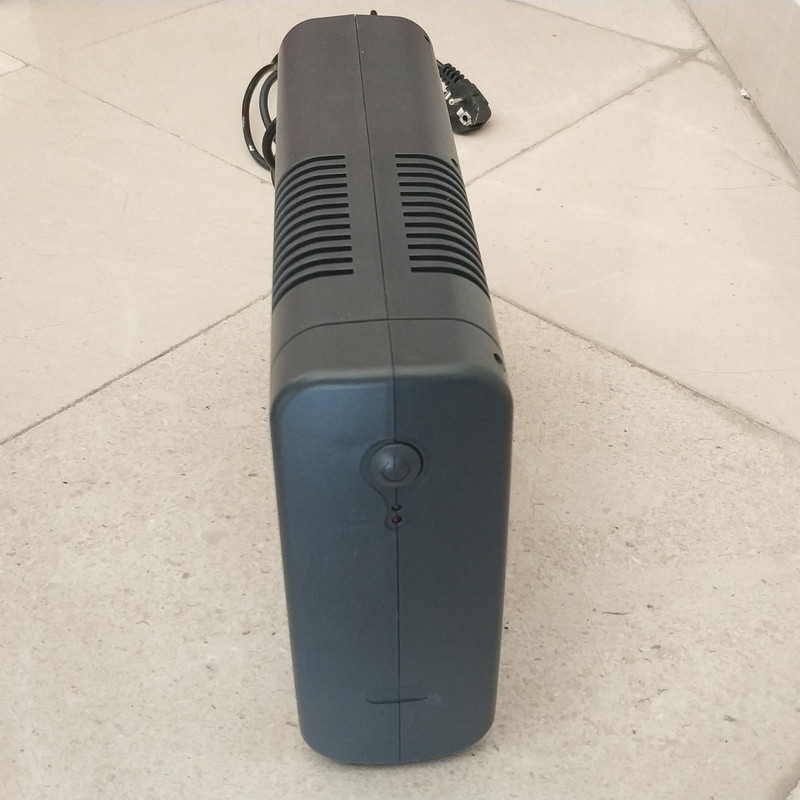 یو پی اس مدل LG650VA با ظرفیت 650 ولت آمپر