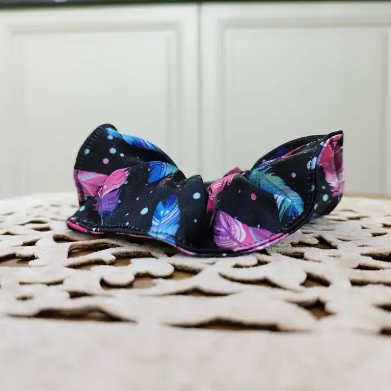 کش مو زنانه مدل اسکرانچي ساتن ابريشم طرح پر