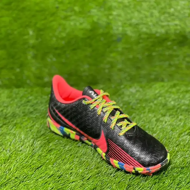 کفش فوتبال پسرانه مدل استوک ریز NI0076