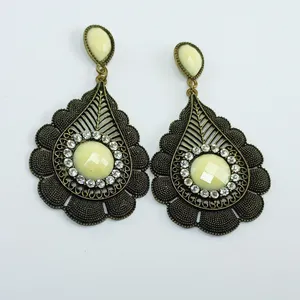 گوشواره زنانه مدل اشکی نگین دار