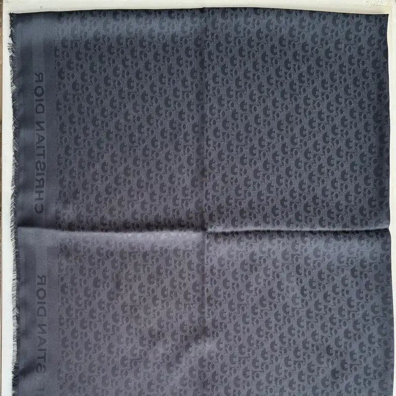 روسری زنانه مدل نخی ژاکارد ساده اداری رسمی دور سوزنی ریش ریش طرح دیور