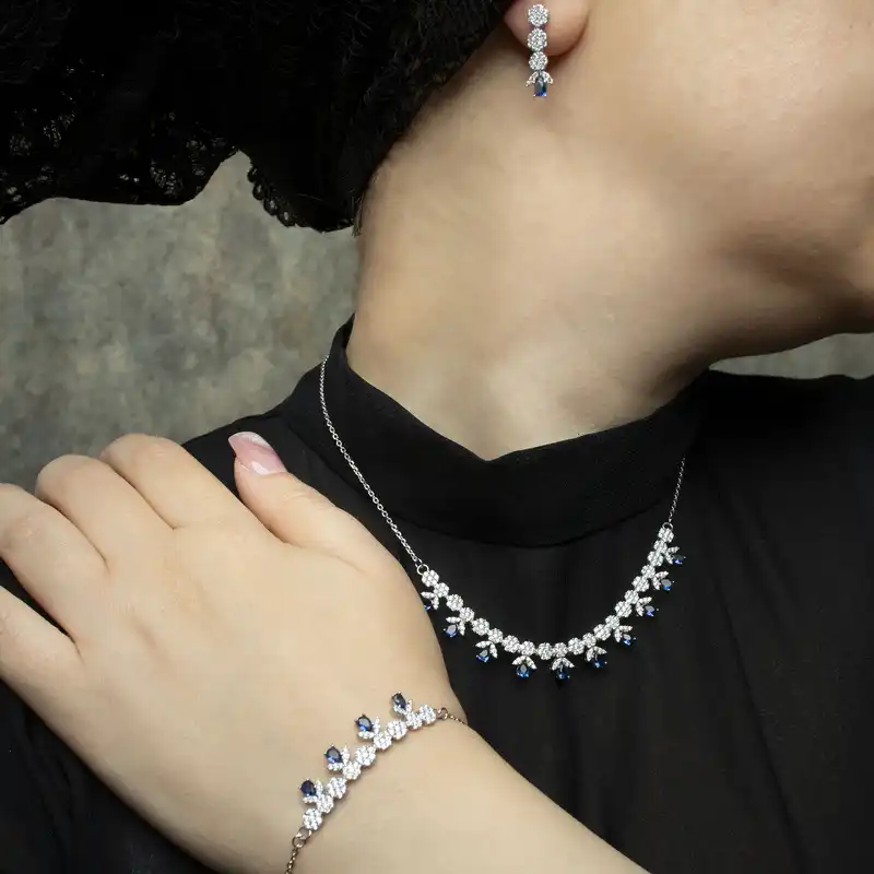 نیم ست نقره زنانه مدل یاقوت کبود AMT-N225