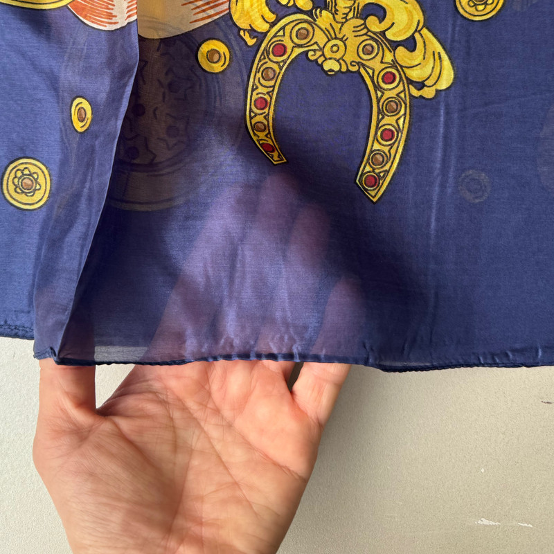 روسری زنانه مدل حریر ابریشم زنجیره ای کد 9