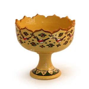 شکلات خوری پایه دار‏ سفالی‏ نقاشی زیر لعابی‏ ‏‏رنگ ‏کرمی‏ طرح ‏لب چین‏ مدل 1001300005