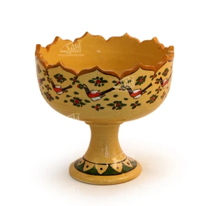 شکلات خوری پایه دار‏ سفالی‏ نقاشی زیر لعابی‏ ‏‏رنگ ‏کرمی‏ طرح ‏لب چین‏ مدل 1001300005