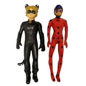 فیگور مدل دختر کفشدوزکی و گربه سیاه بسته 2 عددی 