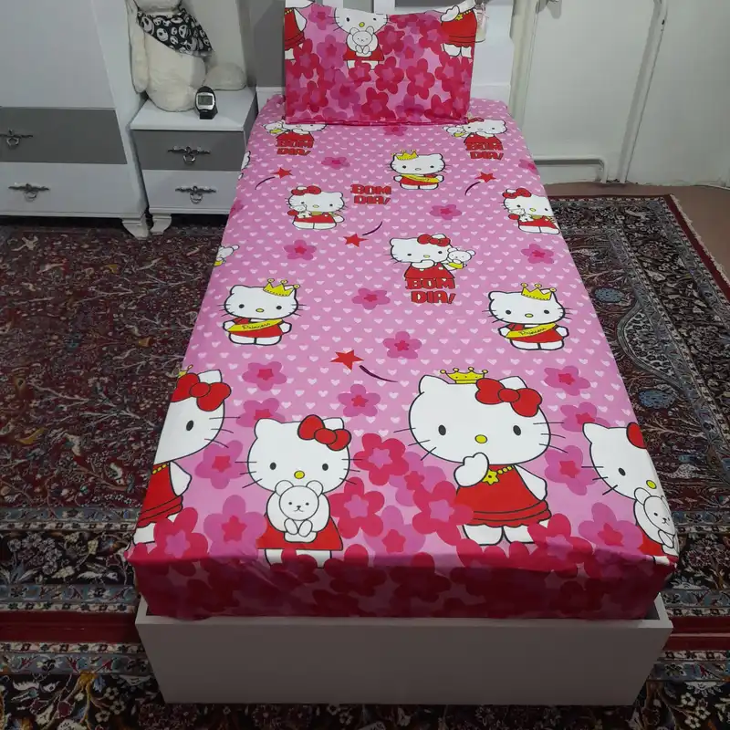 سرویس ملحفه مدل کشدوز niki04.20 طرح کیتی کد 120 یک نفره دو تکه