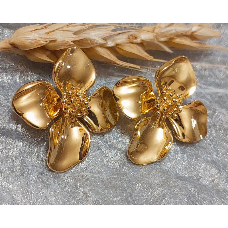 گوشواره زنانه تاش مدل گل 99