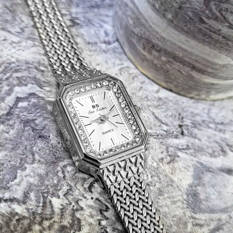 ساعت مچی عقربه ای زنانه مدل حصیری دورنگین خطی 01