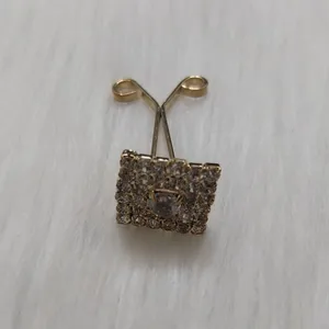 گیره روسری زنانه مدل یو طرح مربع کد 111