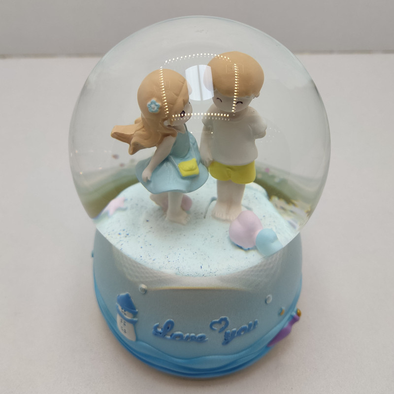 گوی موزیکال مدل پمپی طرح دیدار عاشقانه