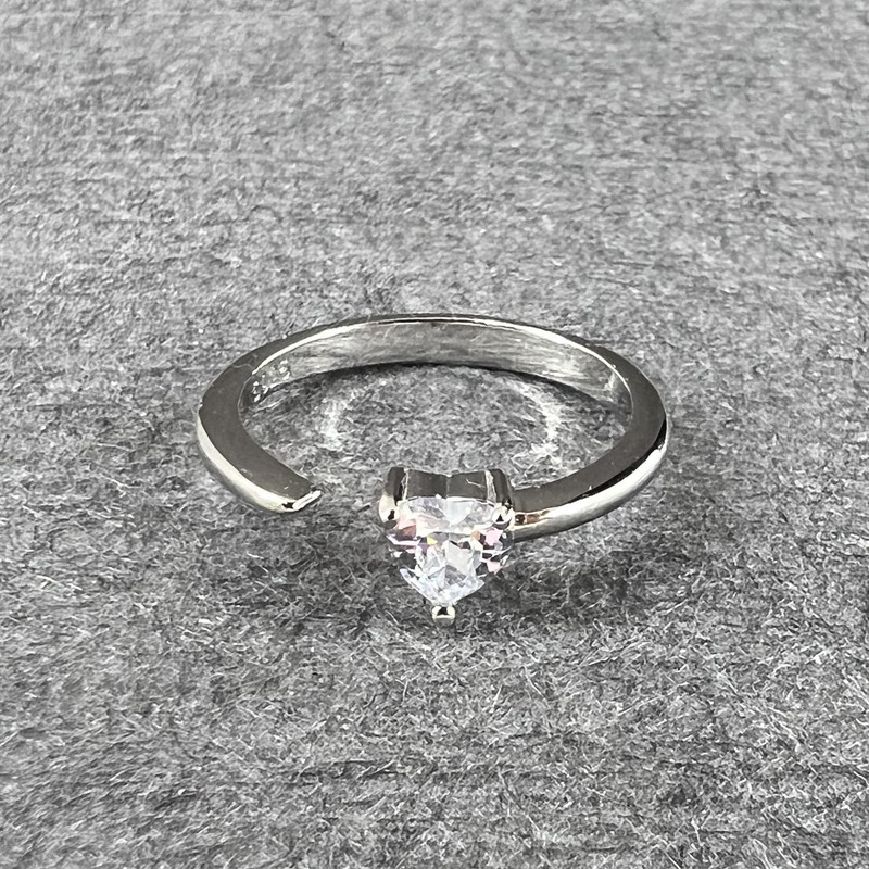 انگشتر نقره زنانه گیرا مدل قلب G371