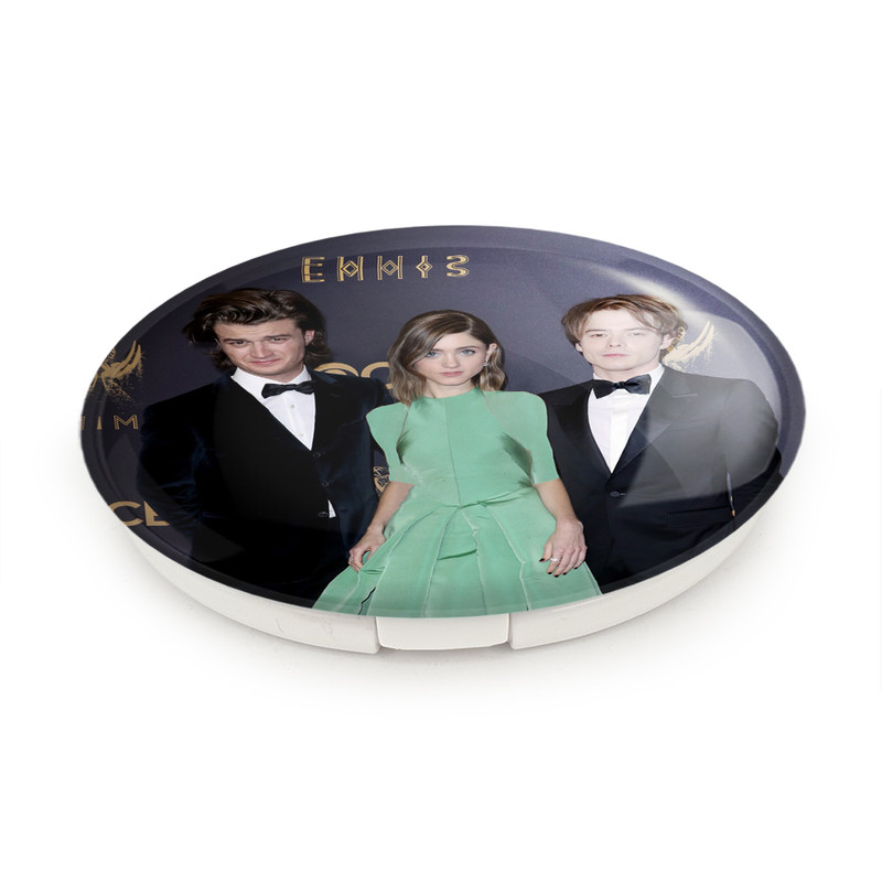 آینه جیبی خندالو طرح سریال استرنجر تینگز Stranger Things مدل تاشو کد 19334 آینه جیبی خندالو طرح سریال استرنجر تینگز Stranger Things مدل تاشو کد 19334