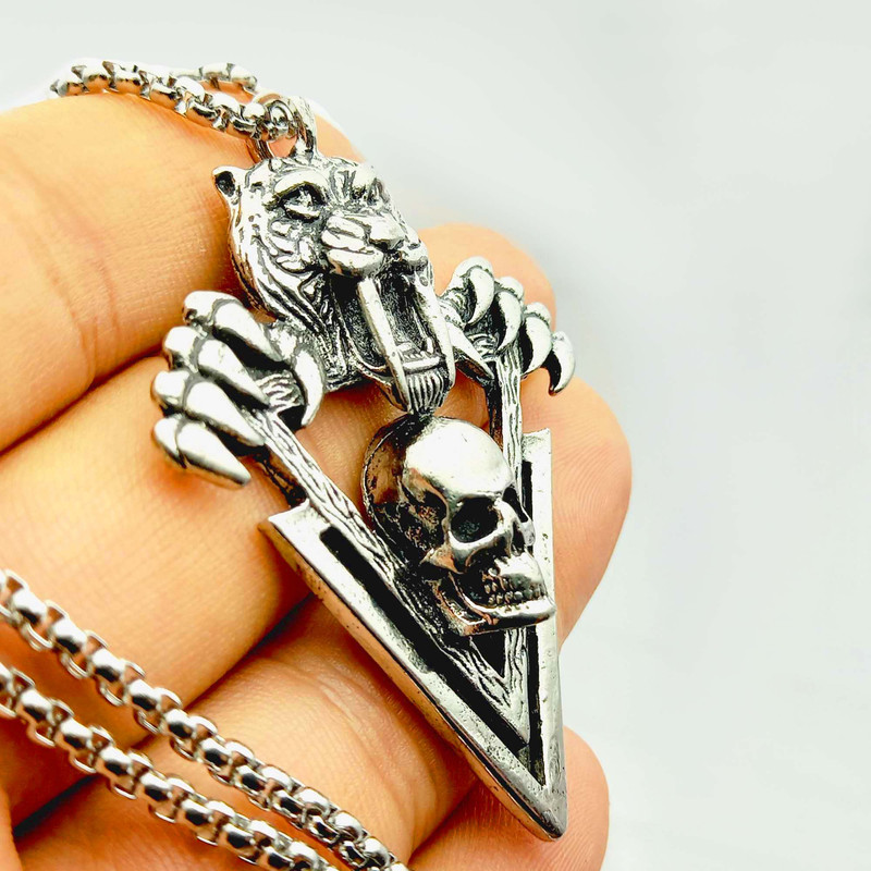 گردنبند مردانه طرح محافظ جمجمه مدل ویتالی کد 828GAM