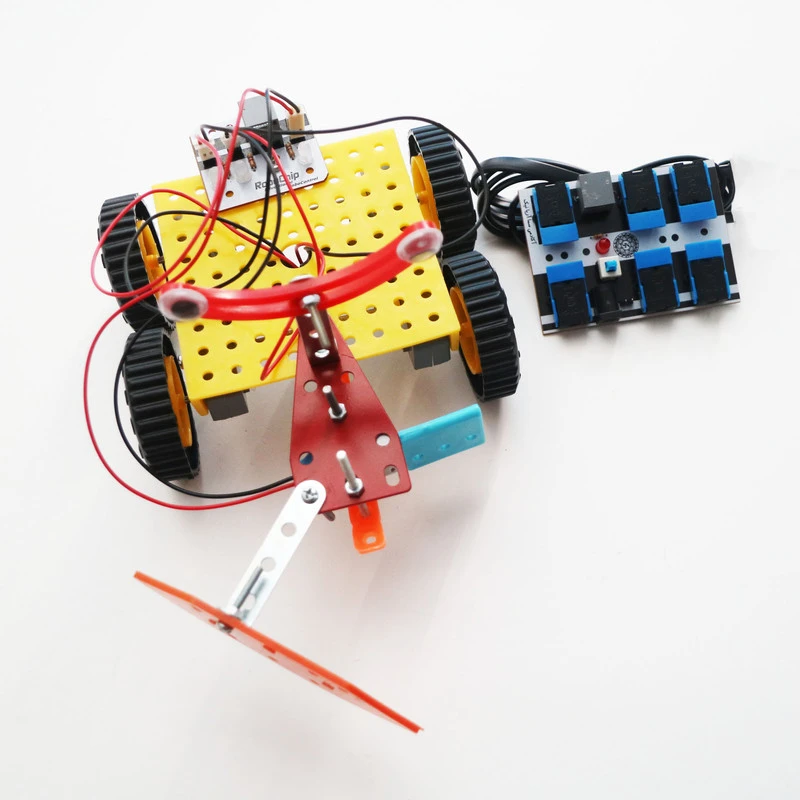 عکس شماره 4 : ربات کنترلی مدل جنگجو و فوتبالیست و آتشنشان جعبه ابزاری مدل ak201