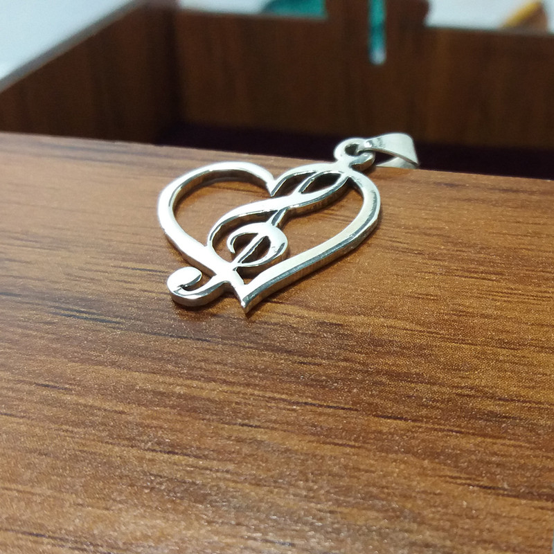 آویز گردنبند نقره زنانه مدل قلب با نت موسیقی