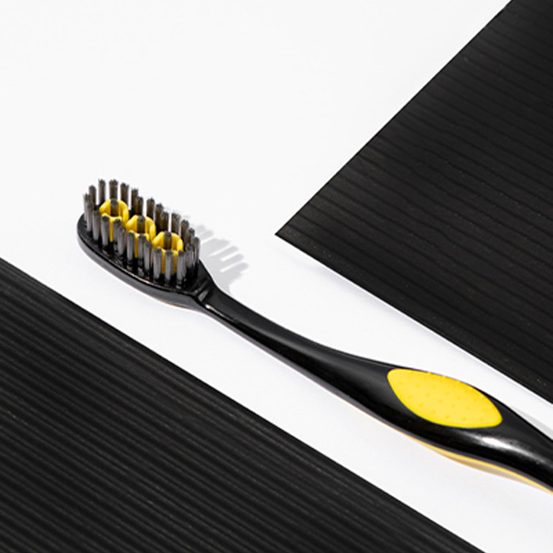 مسواک آل وایت مدل Carbon با برس متوسط
