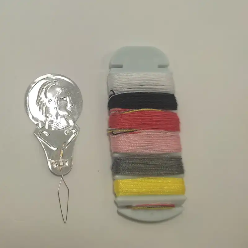 جعبه ابزار خیاطی مدل مسافرتی طرح خوک مجموعه 20 عددی