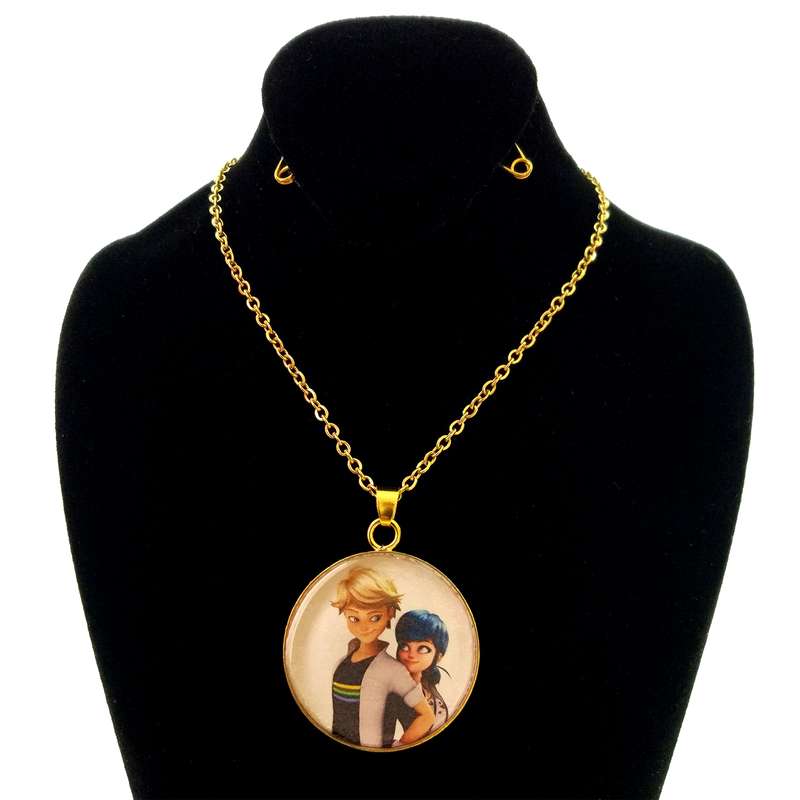 گردنبند دخترانه طرح دختر کفشدوزکی و گربه سیاه کد 118