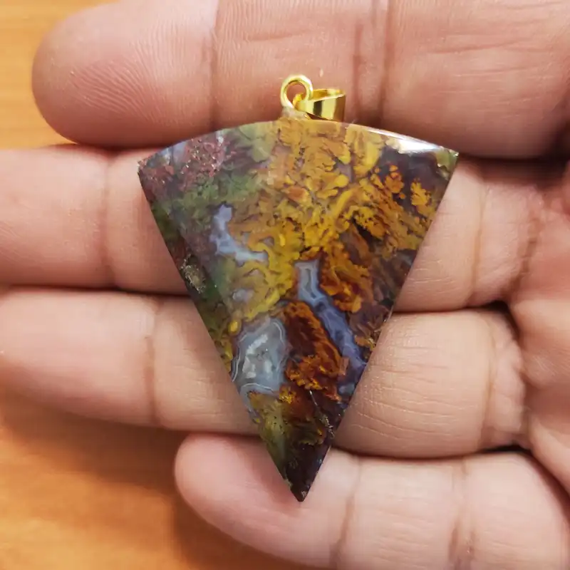 آویز گردنبند زنانه مدل عقیق شجر هفت رنگ پاییزی طرح مثلث کد V8953