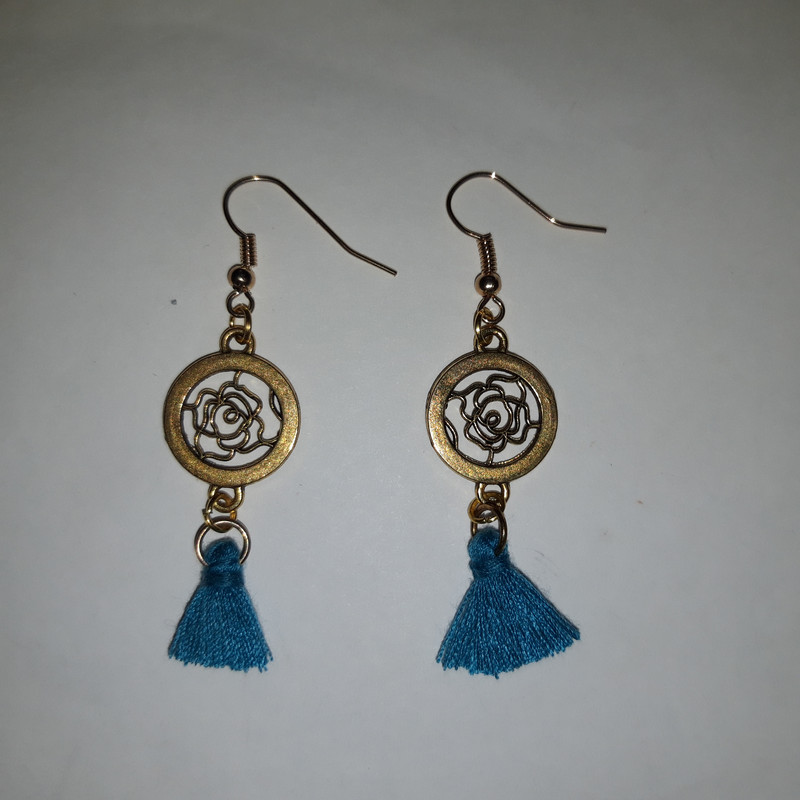 گوشواره دخترانه مدل رز منگوله دار