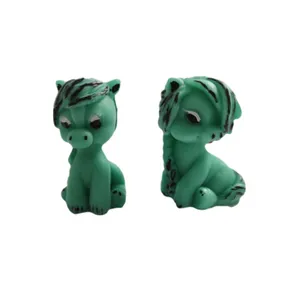 شمع دست ساز بدون بو مدل اسب پونی P001 زمان اتمام یک ساعت بسته دو عددی