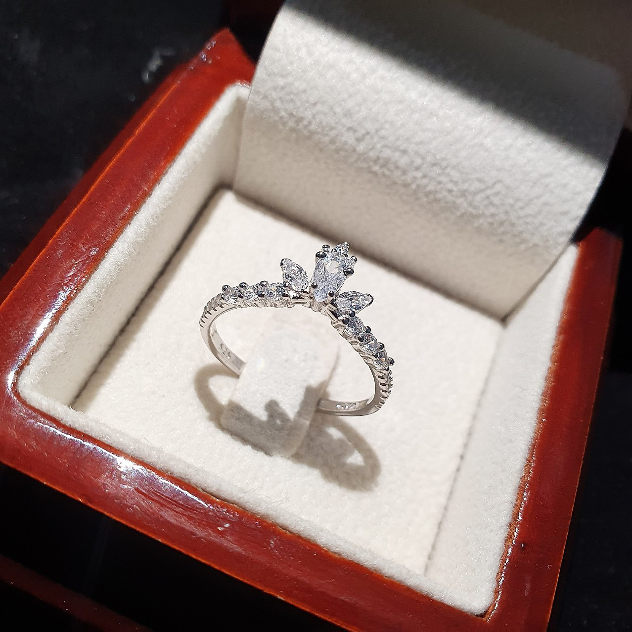 انگشتر نقره زنانه جی تی ای مدل تاج