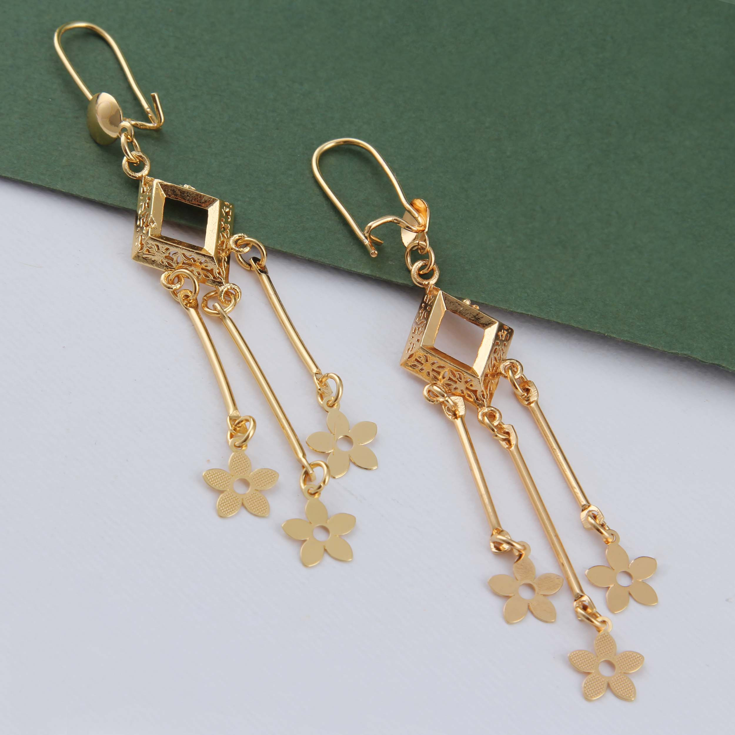 گوشواره زنانه بازرگانی میلادی مدل آویزی گل مینیمال کد GZN_341 گوشواره زنانه بازرگانی میلادی مدل آویزی گل مینیمال کد GZN_341